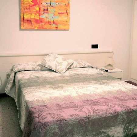 Hostal Lara Льянсса Экстерьер фото